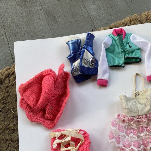 LOT OF 8 Vintage Barbie Dolls Clothes Outfits Dress Jacket Skirt Excellent Condi - Picture 4 of 7